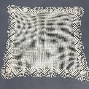 25" Vtg Hand Crochet Lace‎ Doilie Table Cloth Topper Decor Scalloped Cottagecore